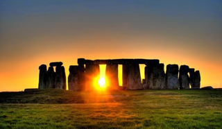 Beschreibung: http://3.bp.blogspot.com/-ETrrtKsat-c/VD22lNLURoI/AAAAAAAAO00/WxyYBo2QbOo/s1600/Stonehenge.jpg